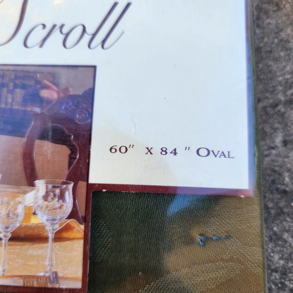 Autumnal Scroll dark green tablecloth 60 x 84 OVAL NWT - Picture 2 of 7